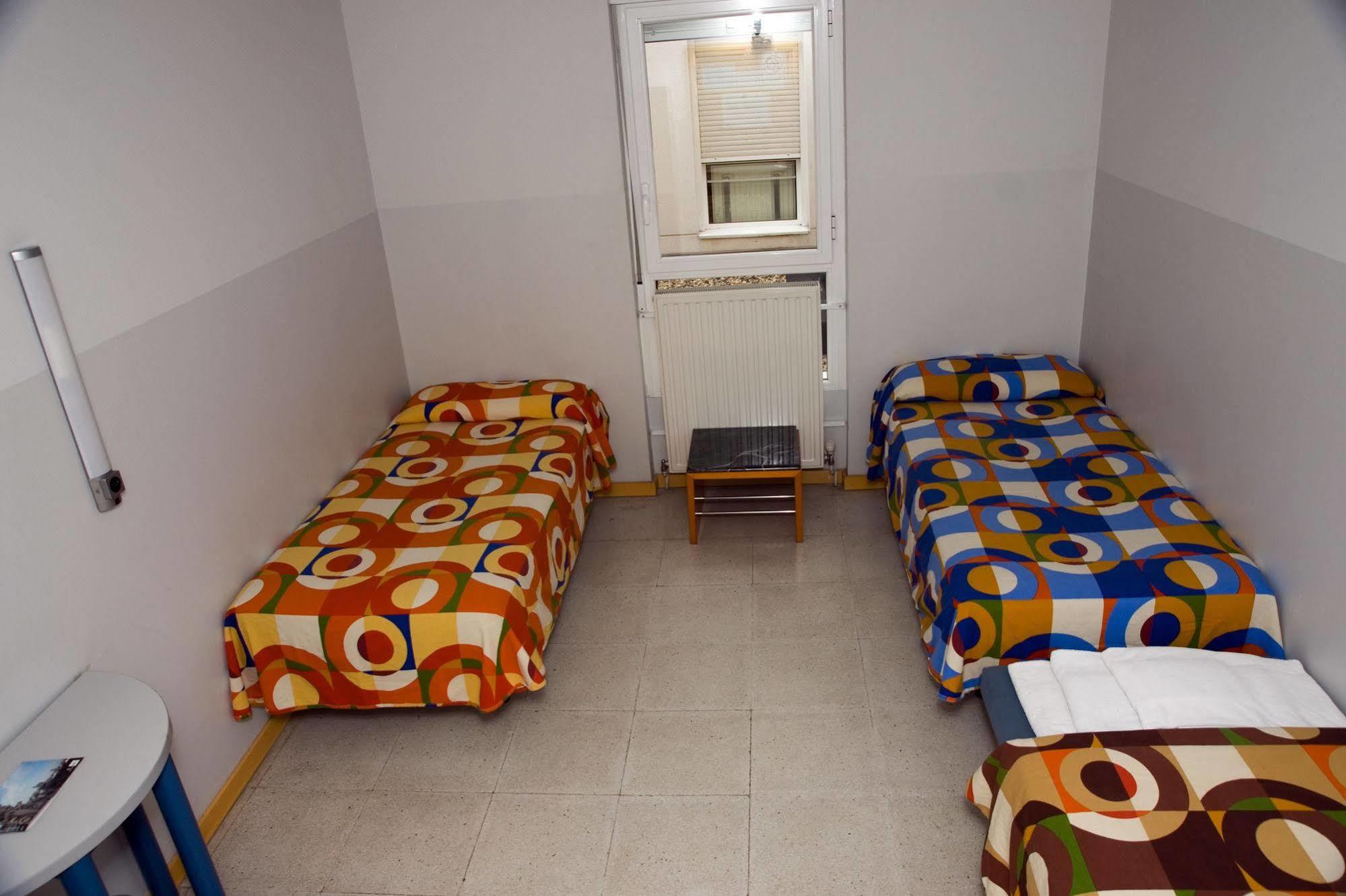 Hostal Welcome Мадрид Экстерьер фото